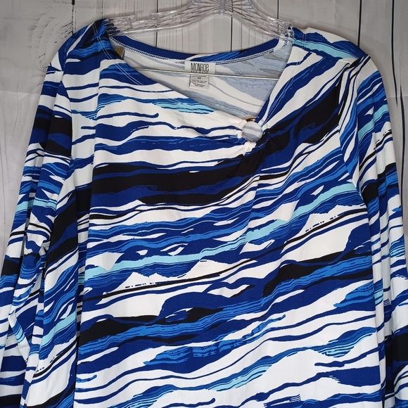 Monroe And Main Blue and White Asymmetrical Tunic Top - Picture 2 of 12